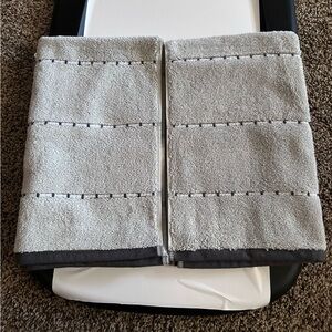 BETTER HOMES AND GARDENS CALDWELL STRIPE HAND TOWELS (2)